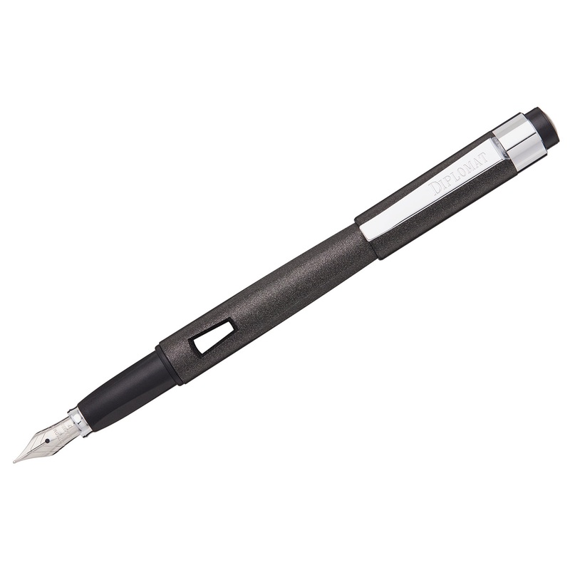 Diplomat Magnum Fountain Pen - Crow Black