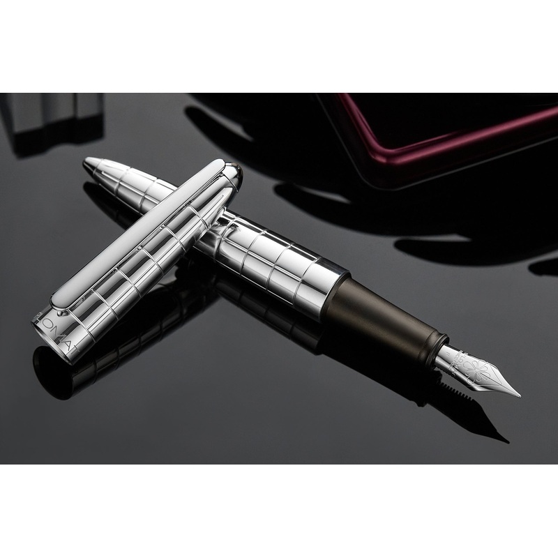 Diplomat Aero Fountain Pen - Rhomb