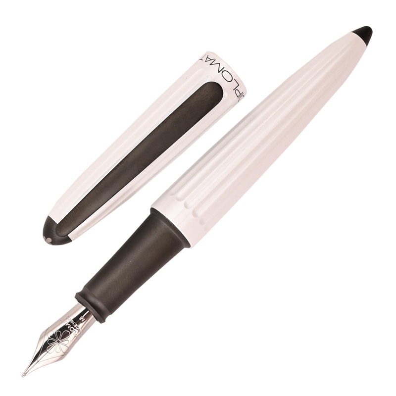 Diplomat Aero 14K Gold Fountain Pen - Pearly White