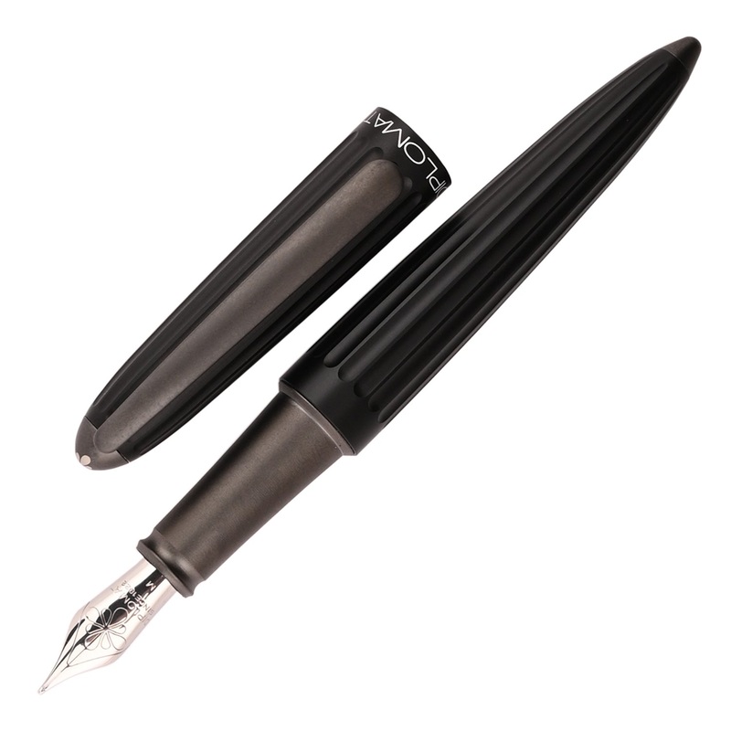 Diplomat Aero 14K Gold Fountain Pen - Black