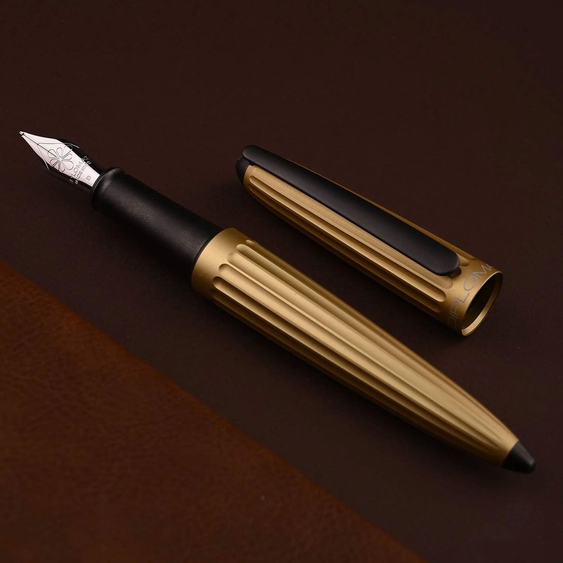 Diplomat Aero Fountain Pen - Champagne
